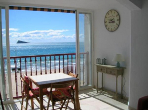 Klein cosy appartement met frontaal strand en zeezicht Las Damas